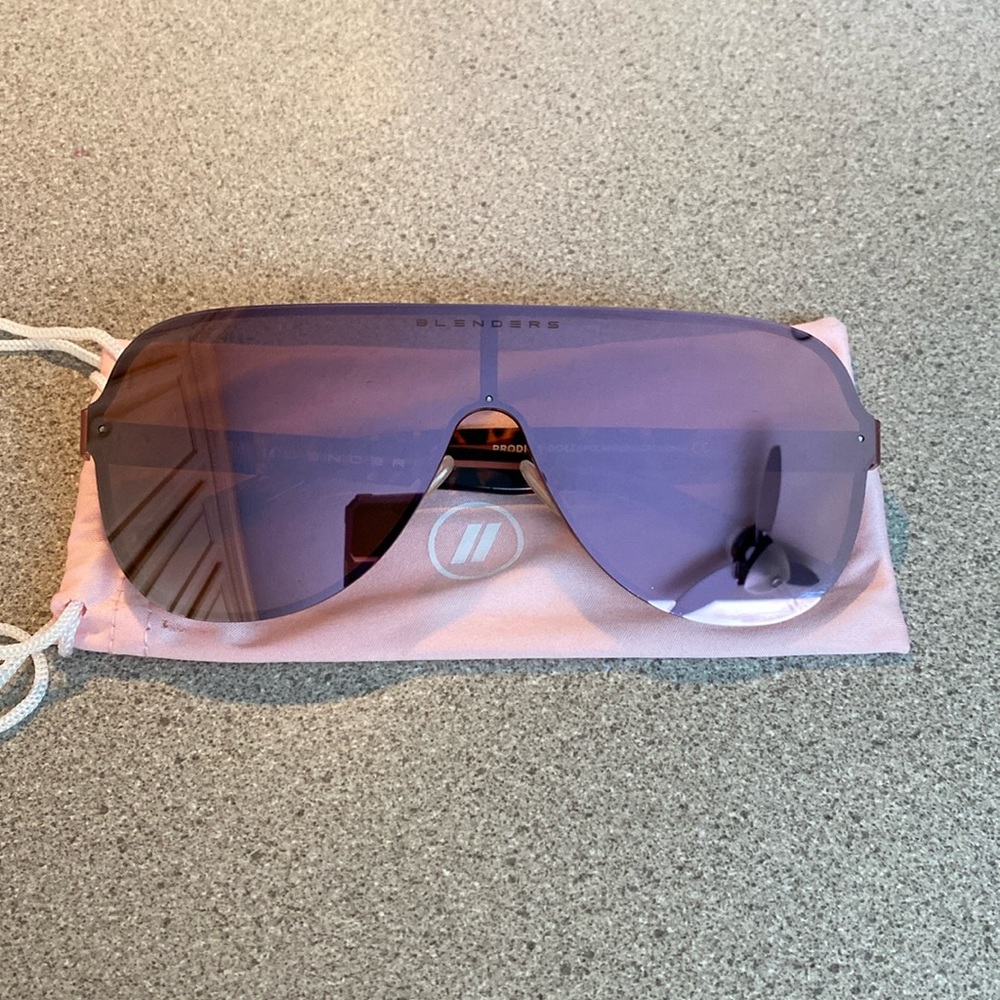 Like new Prodigy Girl polarized Blenders!